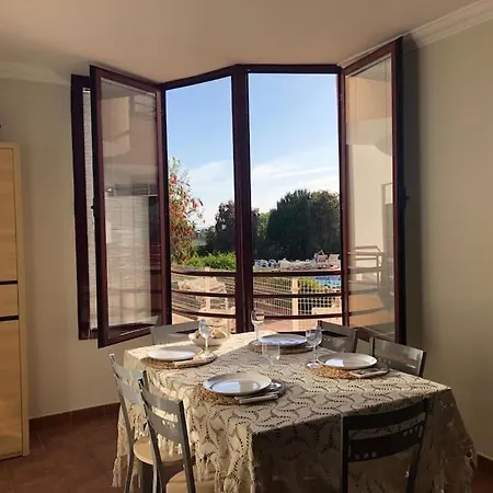 Encantador Com Piscina